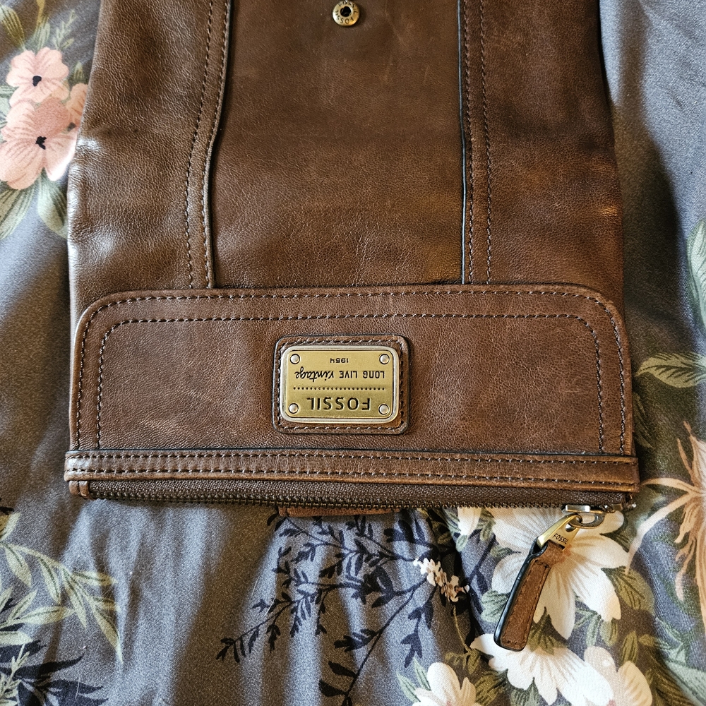 SOLD✨️Fossil Live Long Vintage Brown Leather Women's Clutch - Picture 3 of 9